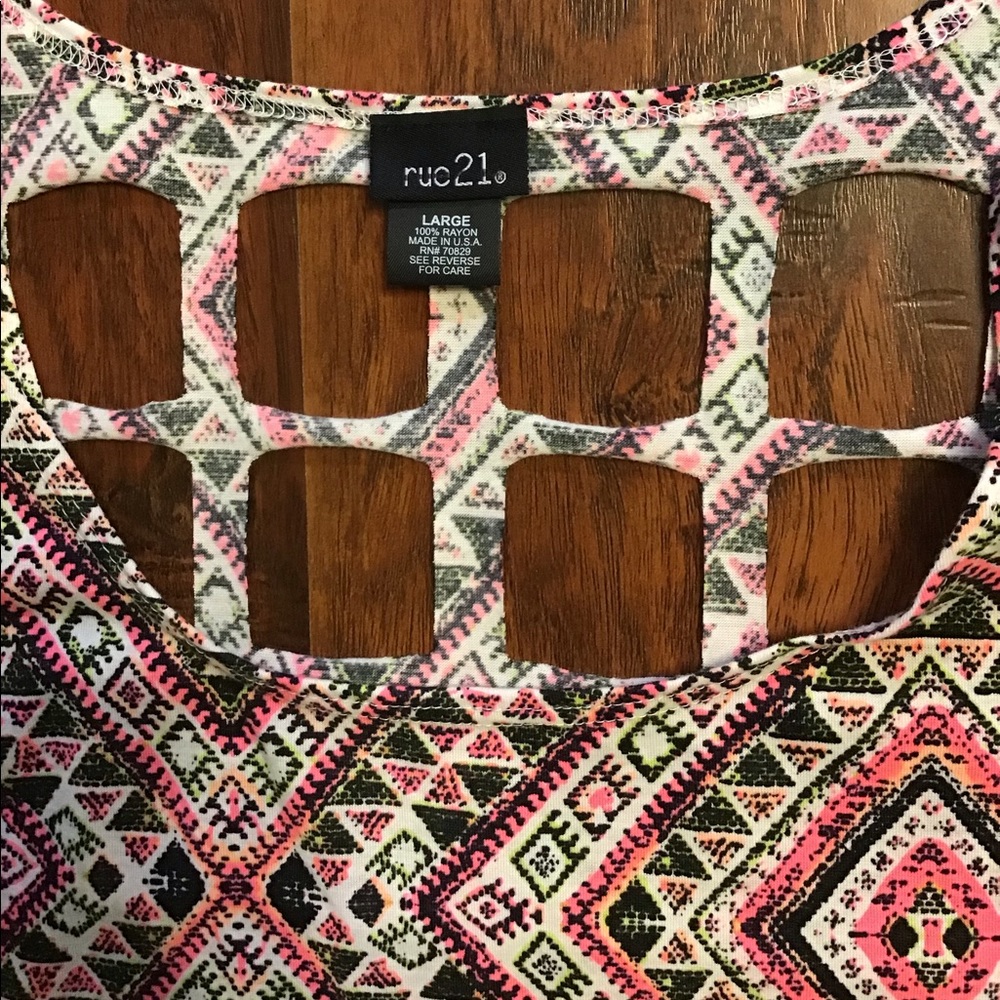 3 Tank Top Bundle - Picture 8 of 10